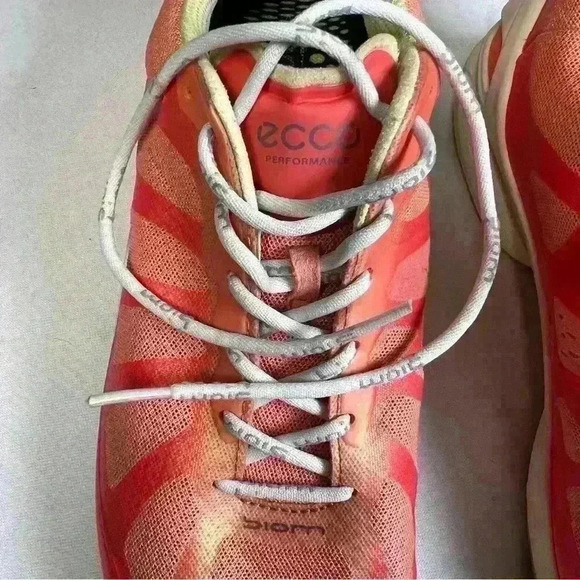 Women's Biom Fjuel Racer Sneaker In Coral Blush/Coral/Popcorn Sz 8/8.5 like new - Picture 6 of 15